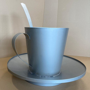 kaffeetasse-auf-unterteller-mit-loeffel